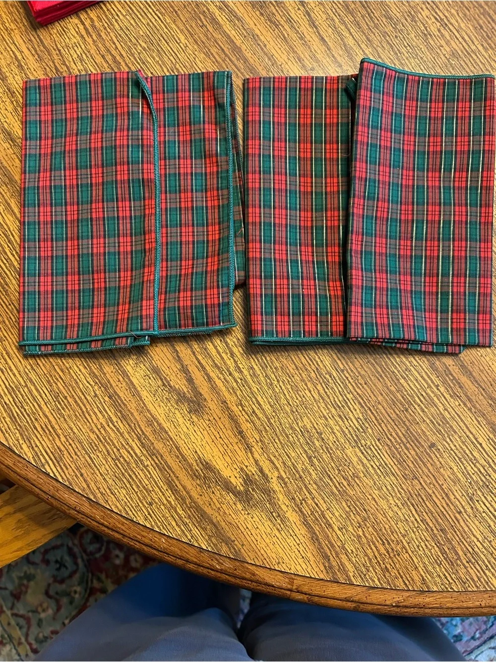 Holiday Red and Green Plaid Placemat Set with Green Scalloped Napkins